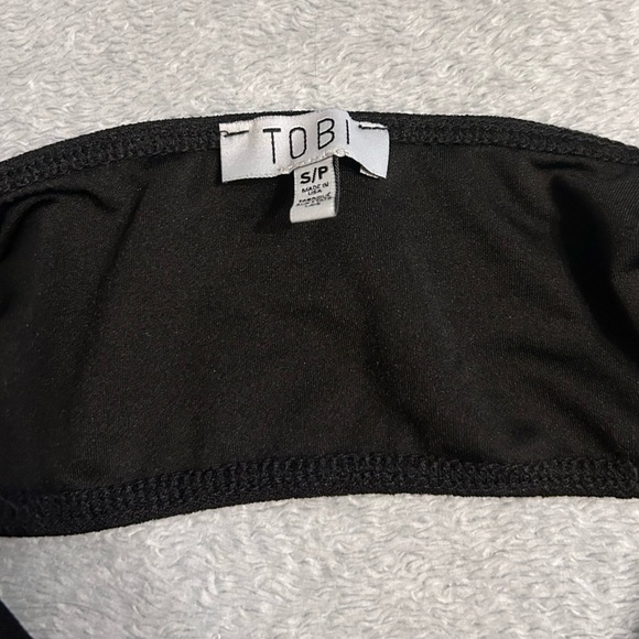 WRAP AROUND BLACK CROP TOP - Picture 3 of 4